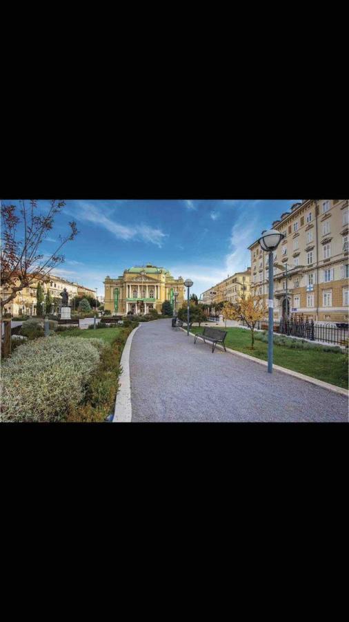 Appartement Apartman Vidi à Rijeka Extérieur photo